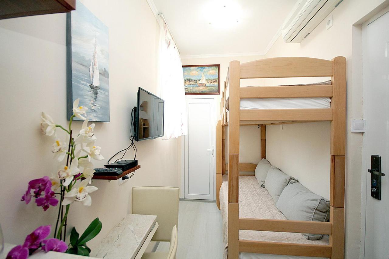 Апартаменти Studio Apartman Светі-Стефан Екстер'єр фото